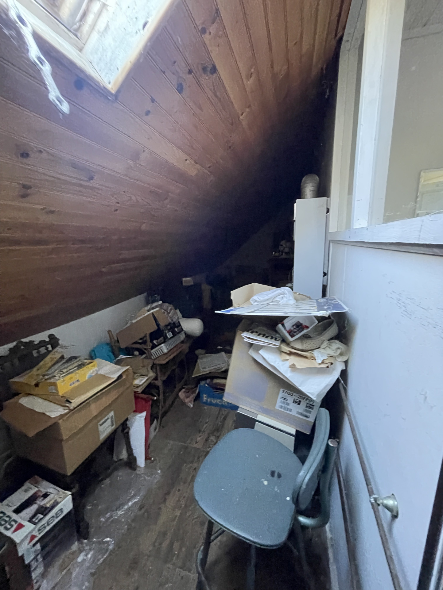 Espace de stockage permettant un agrandissement de la salle de bain - 10m2
