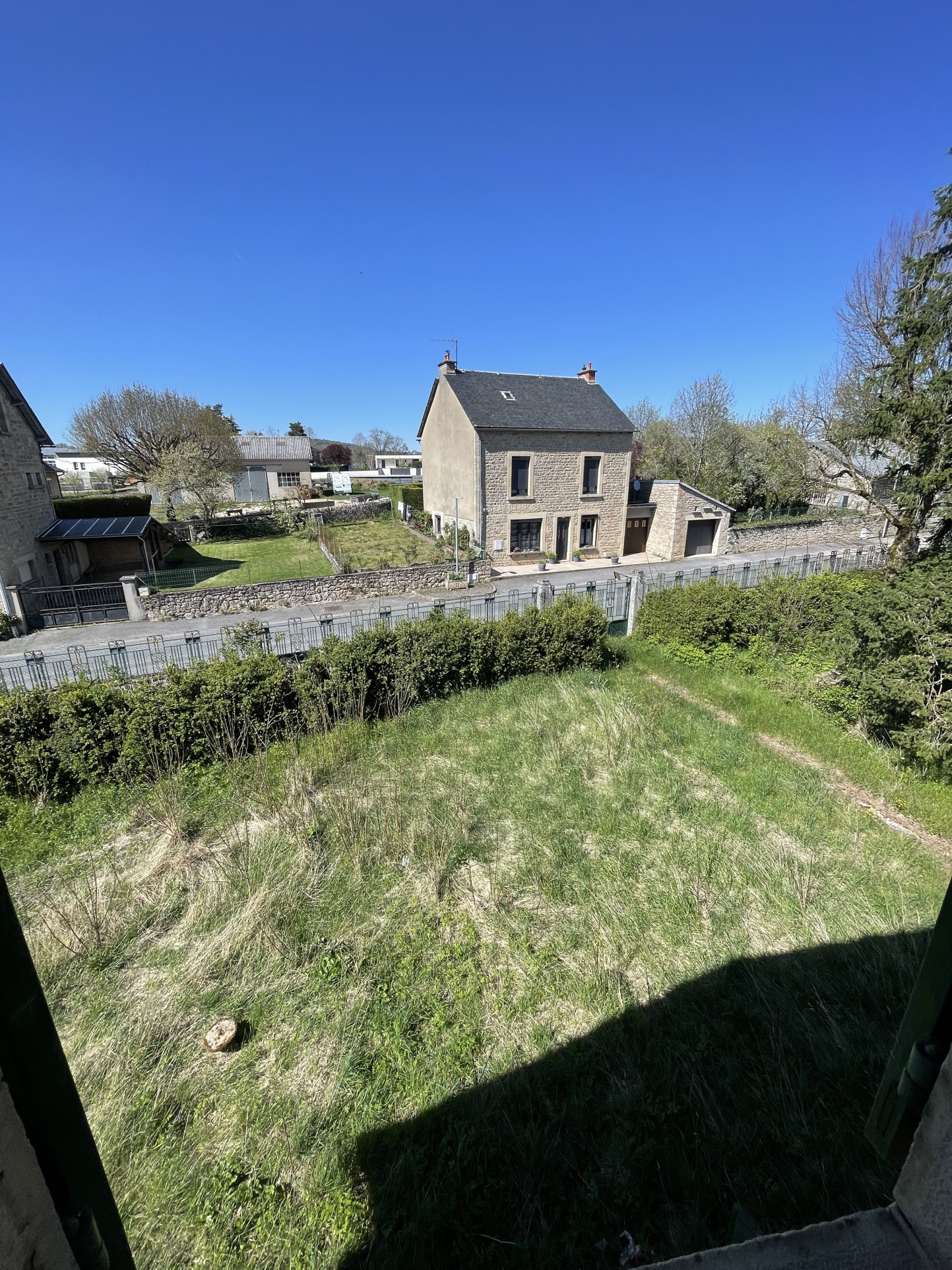 Jardin côté nord sur rue
